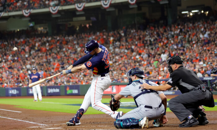 Yordan Alvarez Alex Bregman Hand Astros Alds Lead Over Mariners