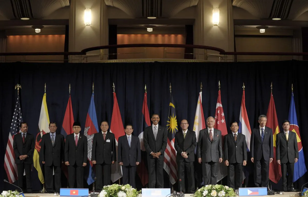President Barack Obama (C) poses with ASEAN leaders before a luncheon in New York, on Sept. 24, 2010. (L-R) Brunei's Sultan Haji Hassanal Bolkiah, Cambodia Prime Minister Hun Sen, Indonesian Vice President Boediono, Lao President Choummaly Sayasone, Vietnam Priesident Nguyen Minh Triet, U.S. President Obama, Philippines President Benigno Aquino III, Malaysian Prime Minister Najib Razak, Burma Foreign Minister Nyan Win, Singapore Prime Minister Lee Hsien Loong, and Thailand's Prime Minister Abhisit Vejjajiva. (AP Photo/Susan Walsh)
