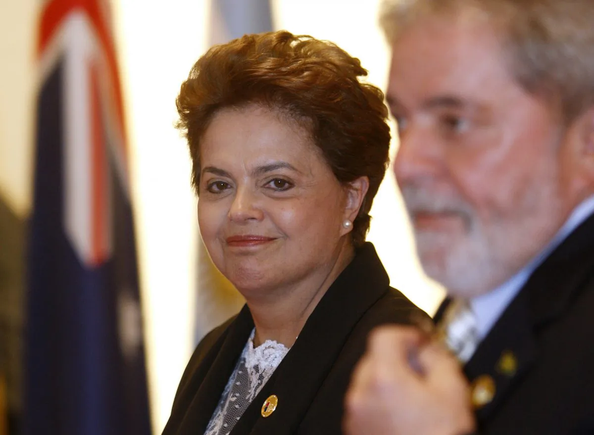 Brazilian president-elect Dilma Rousseff (L) accompanies outgoing President Luiz Inacio "Lula" da Silva (R) to the G-20 Summit in Seoul on Nov 11-12. (Michel Euler/AFP/Getty Images)