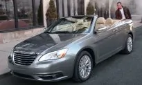 Chrysler 200 Flips Its Lid