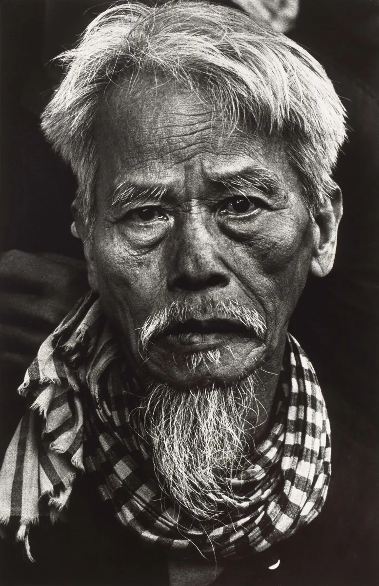 Old Vietnamese man, Tet Offensive, Hué, South Vietnam, February 1968, gelatin silver print. (Don McCullin / Contact Press Images)