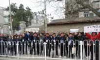 Wronged Chinese Policemen Join Petitioners in Beijing