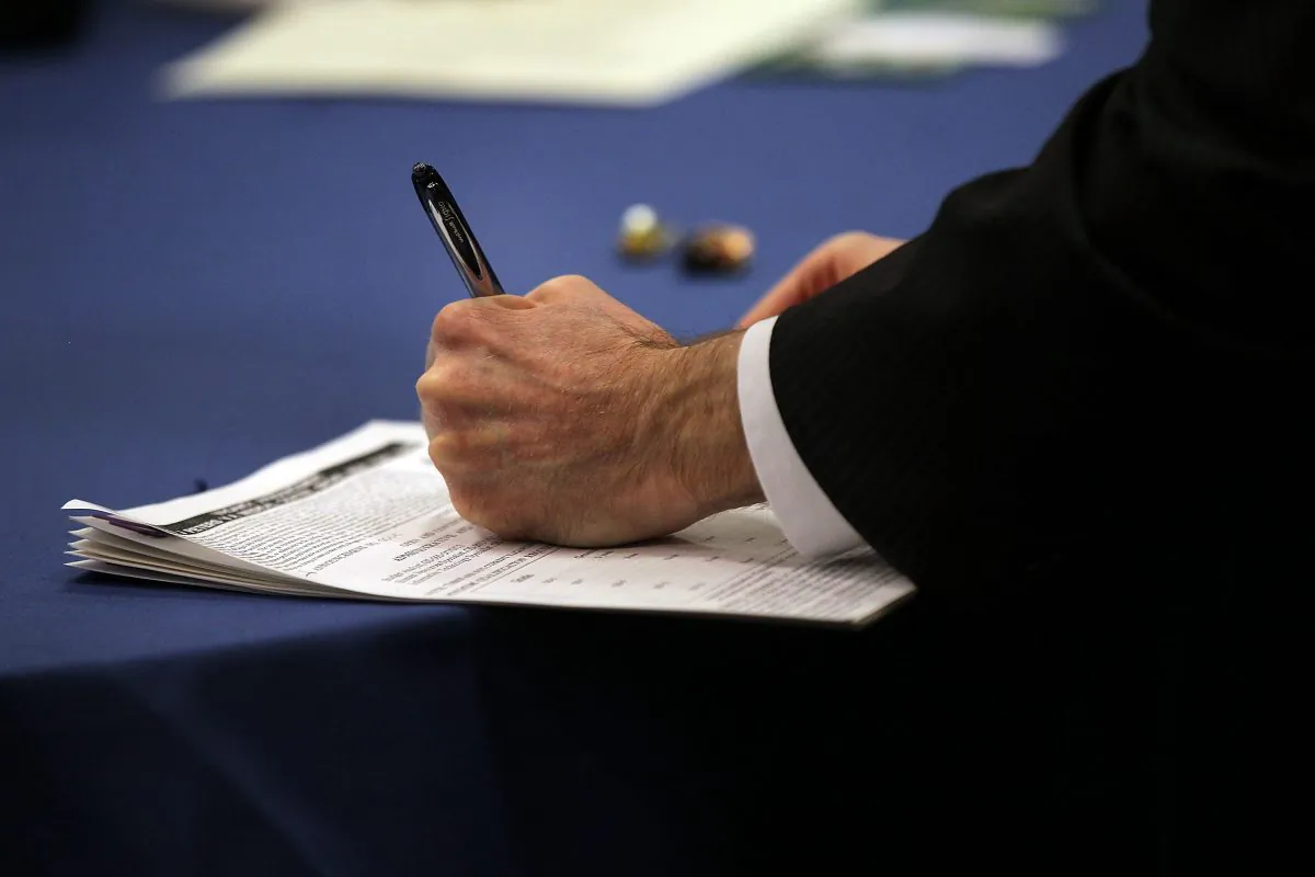Job seekers attend career fair in New York City. (Spencer Platt/Getty Images)