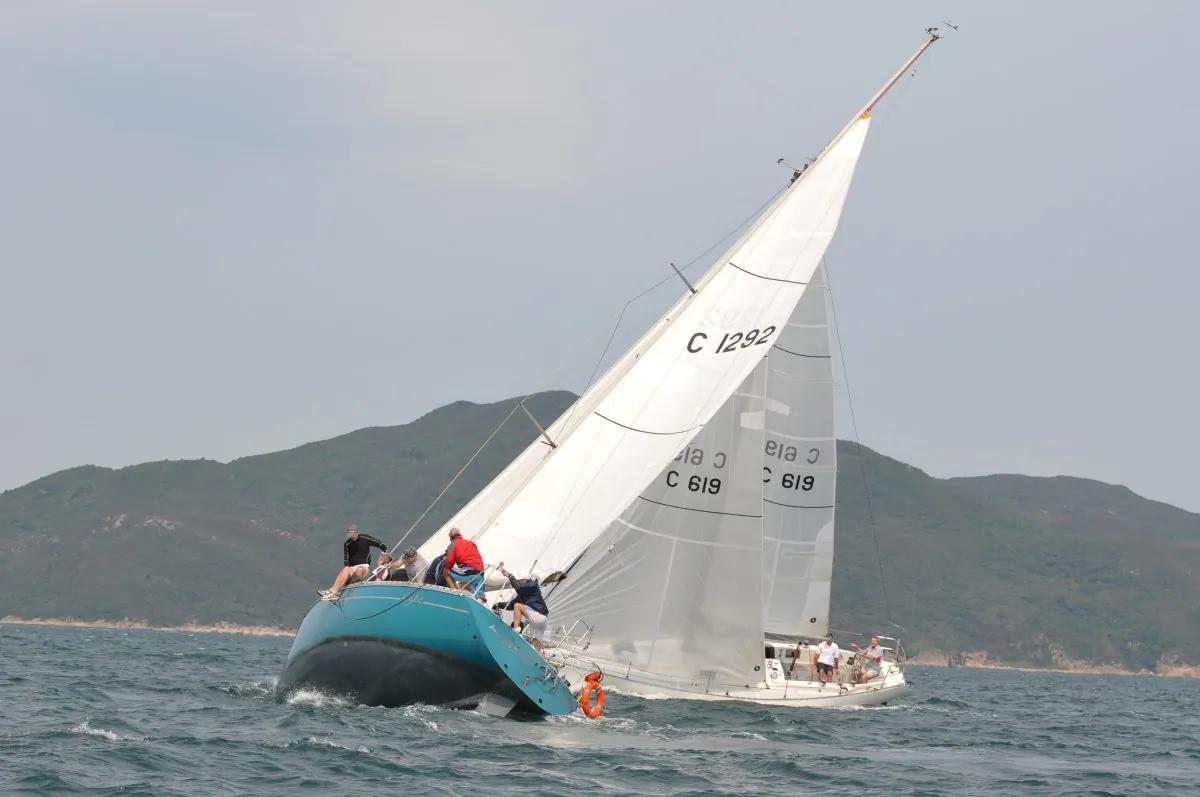 Close shave ... ‘Kyte’ takes a dive to the right and nearly collides with ‘Eclipse’ in Race-7 of the Hebe Haven Spring Saturday Series on Saturday April 6. Eclipse took evasive action – ‘Kyte’ recovered her composure and both boats finished the race. (Bill Cox/The Epoch Times)
