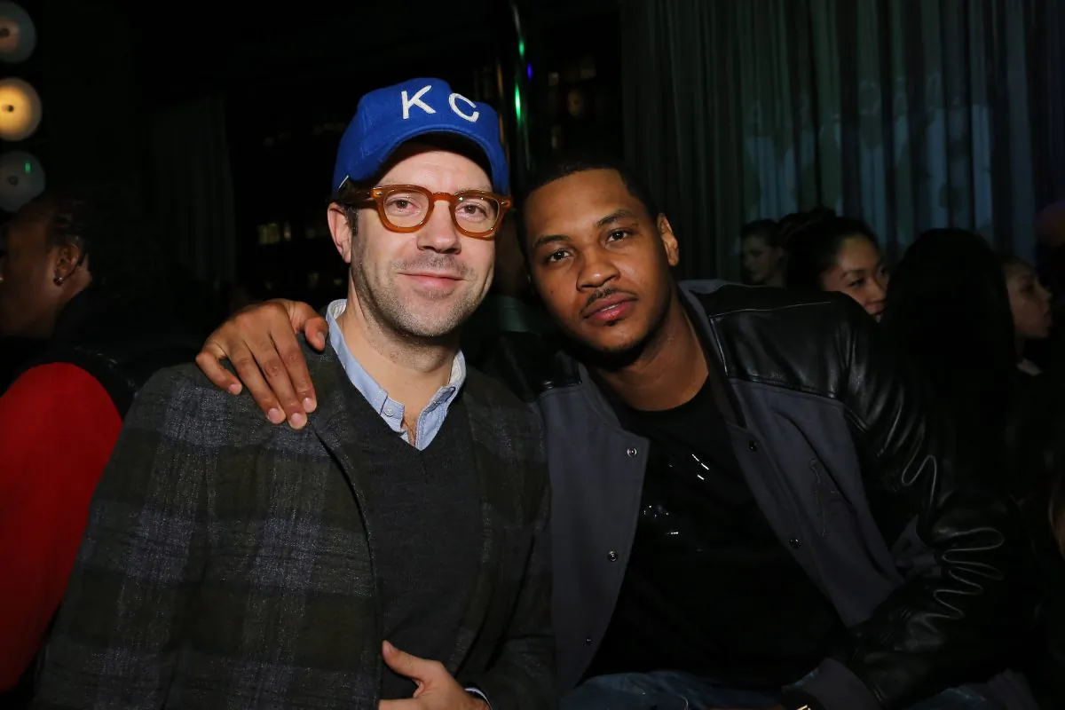 Jason Sudeikis (L) with NBA star Carmelo Anthony. (Neilson Barnard/Getty Images for Jordan Brand)