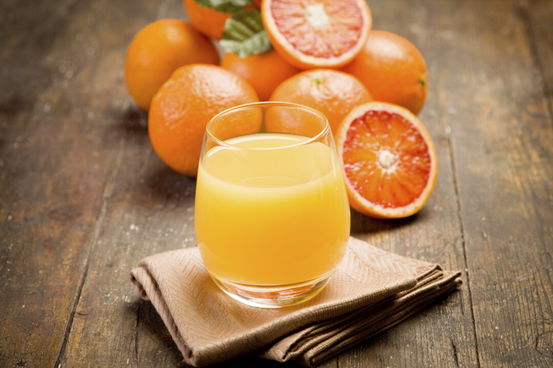 Taking vitamin C—can it really keep colds at bay? (Francesco Dibartolo/photos.com)