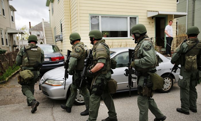 Watertown, Mass. Photos Show Manhunt, Lockdown | The Epoch Times