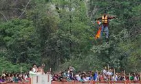 Ponytail Stunt Death: Indian Daredevil Dies 600-Feet Over Water (+Photo)