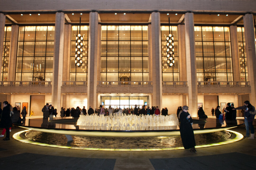 People wait around the fountain at Lincoln Center for the opening of Shen Yun Performing Arts on Jan 11, 2012. (Benjamin Chasteen/The Epoch Times)