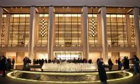 Artist Enjoys Story-Telling in Shen Yun