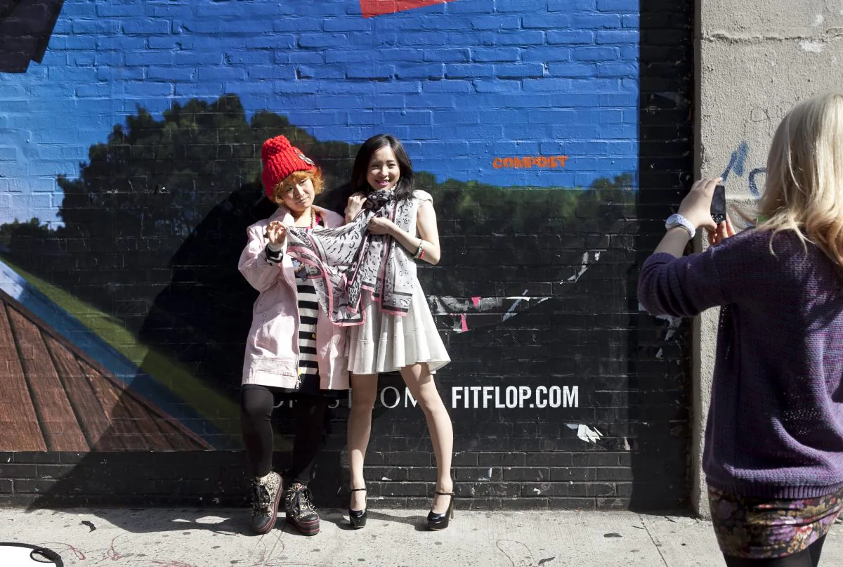 The intersection at Crosby and Prince St. offered a nice backdrop for photos. (Samira Bouaou/The Epoch Times)