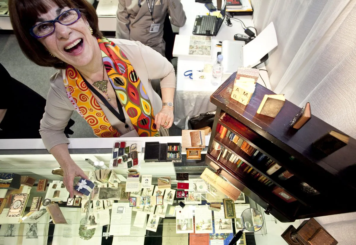 Anne C. Bromer welcomes you to her collection of rare memorabilia.
(Samira Bouaou/Epoch Times)