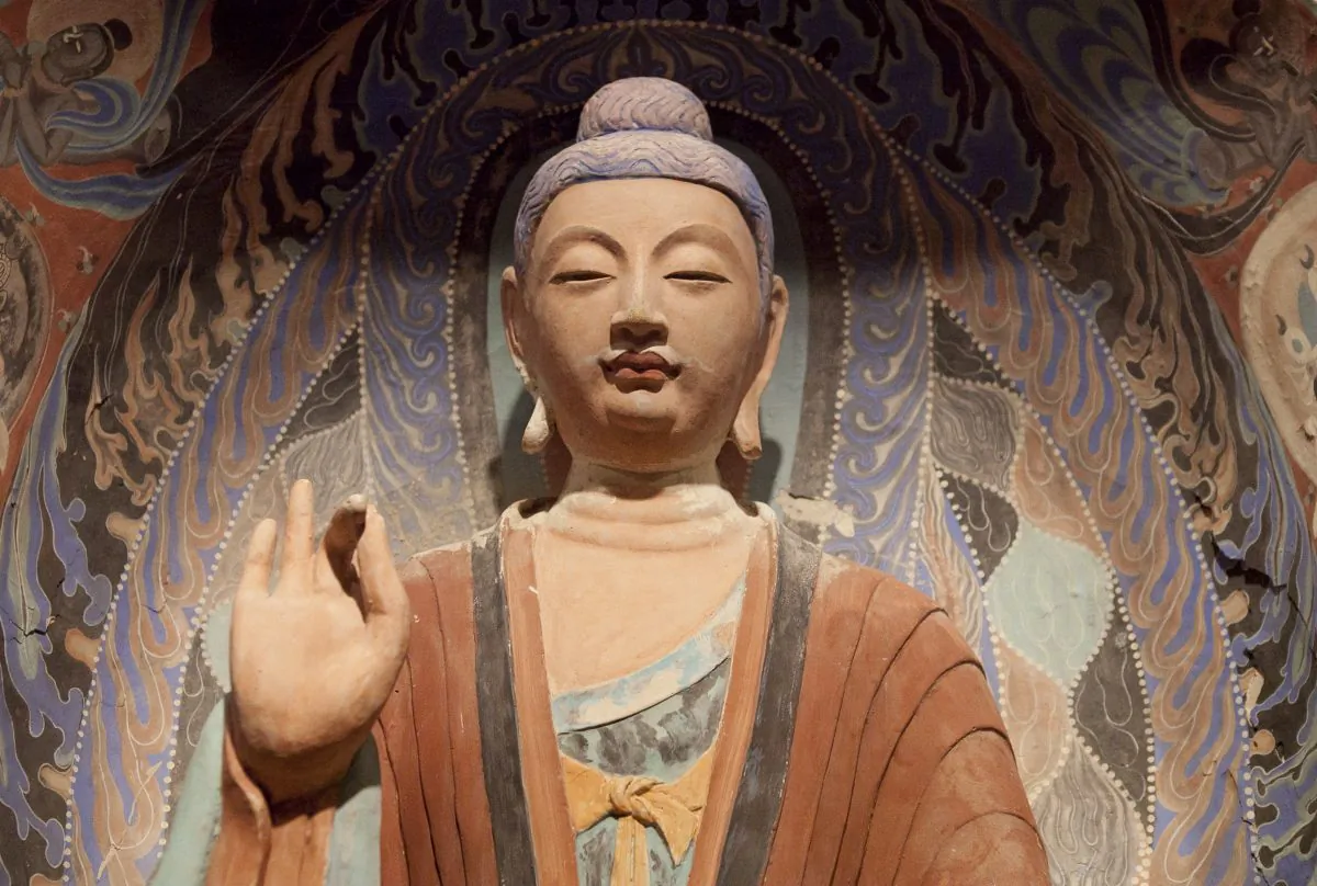 A detail of the Buddha from the central pillar from Mogao Cave 432, Western Wei Dynasty (535–556). Replica in paint and fiberglass by Du Yongwei and Zhang Li, 2008. (Samira Bouaou/Epoch Times)