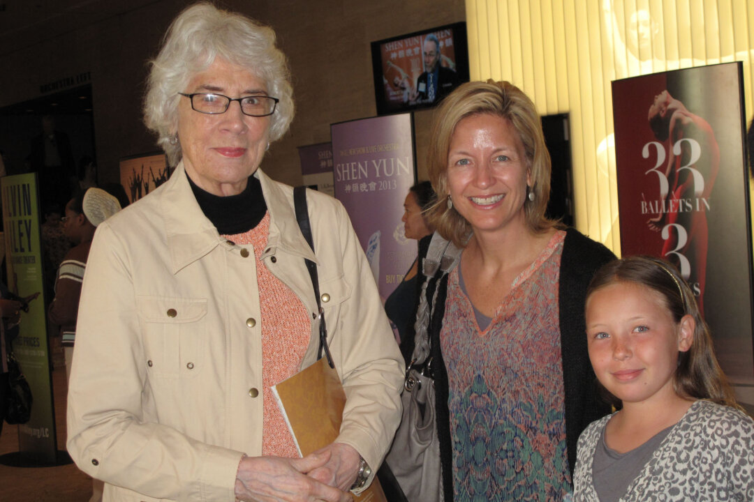 Retired artist Peg Nayduch (L), her daughter New York City Parks Department Senior Adviser and Assistant Commissioner for Strategic Initiatives Susan Donoghue (C), and her granddaughter Bridget at Shen Yun Performing Arts at Lincoln Center's David H. Koch Theater on April 27, 2013. (Huiwen Ji/The Epoch Times)