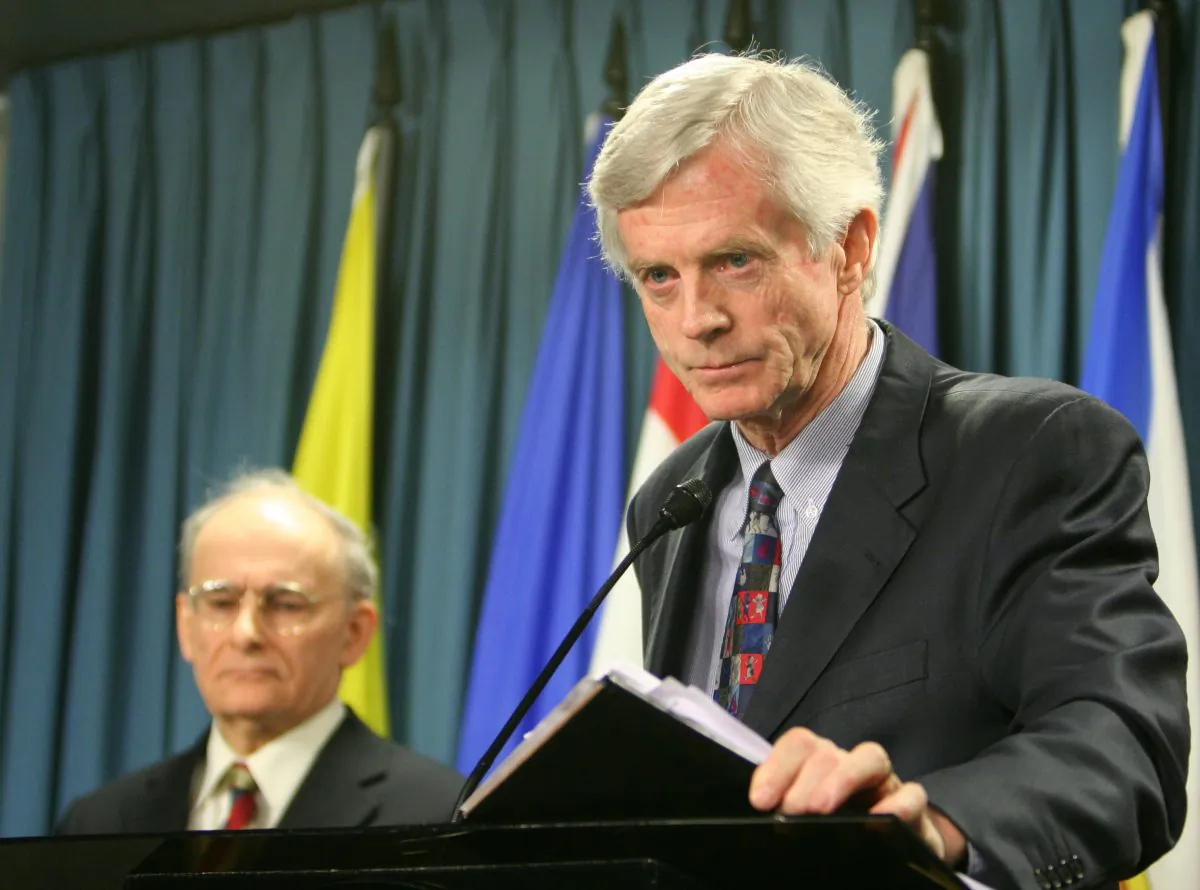 Former Canadian Secretary of State for Asia-Pacific David Kilgour (R) presents a revised report about the continued murder of Falun Gong practitioners in China for their organs. Report co-author and lawyer David Matas listens in the background, Jan. 31, 2007.
(Matt Hildebrand/The Epoch Times)