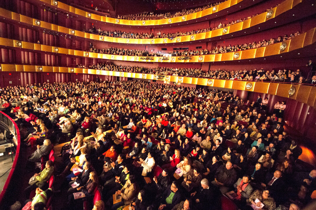 Shen Yun Performing Arts concludes its matinee performance at Lincoln Center in New York on April 21, 2013. (Dai Bing/The Epoch Times)