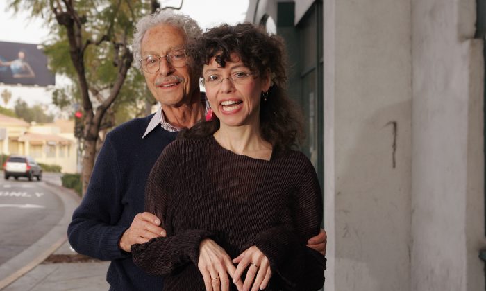 Allan Arbus with his daughter Amy, in a 2007 photo in Beverly Hills, California. (Mark Mainz/Getty Images)