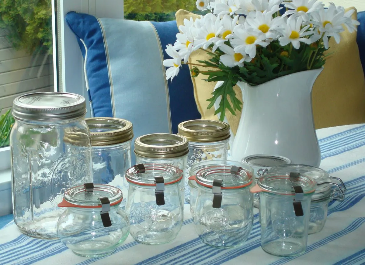  Canning jars come in a variety of shapes and sizes.(Sandra Shields/The Epoch Times)