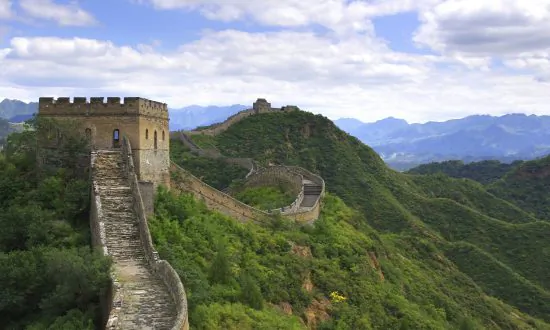 Chinese Idiom: Respect the King and Defend Against Barbarians