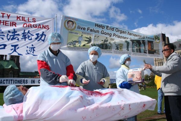 A simulation of organ harvesting from Falun Gong practitioners in China is enacted during a rally in Ottawa, Canada, on Sept. 26, 2006. (The Epoch Times)