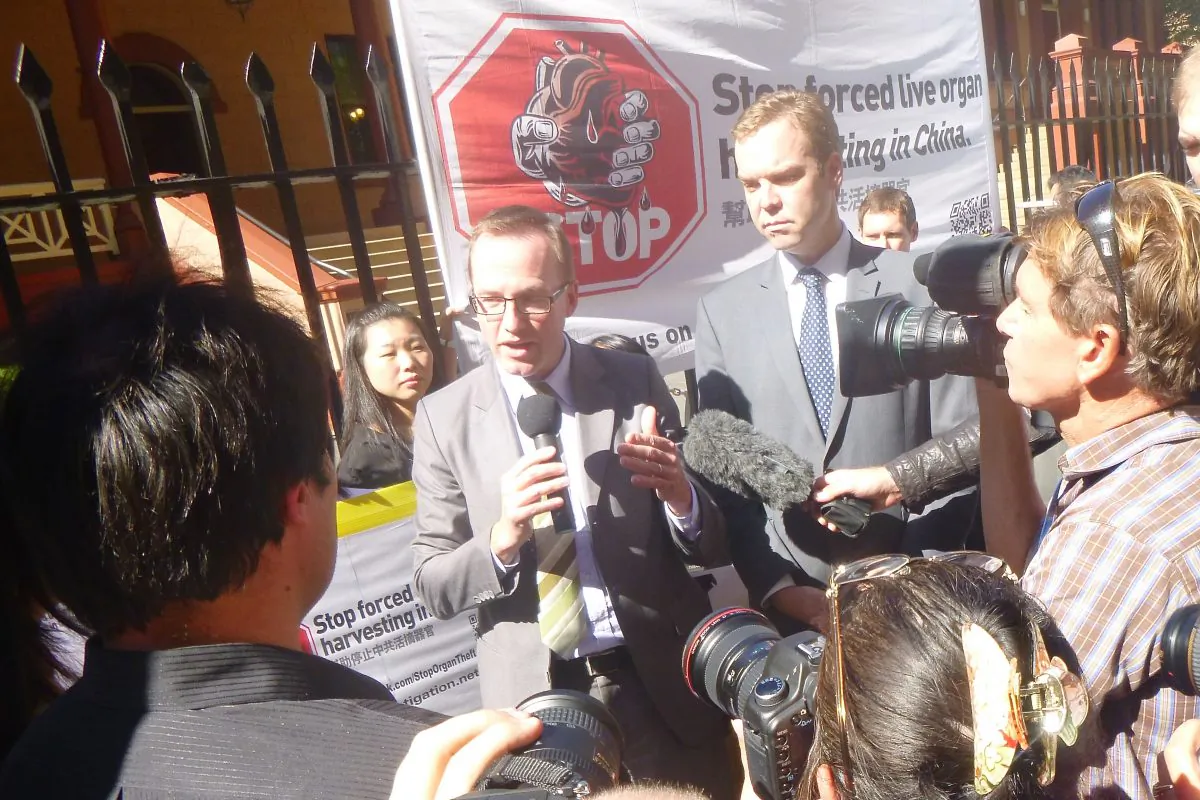 NSW Upper House member David Shoebridge (L) and Greens MP for Balmain, Jamie Parker (R) speak to the media outside the NSW Parliament on April 24, 2013. Over 72,000 petitioners supported legislative change in NSW to stop residents travelling overseas to receive unethically sourced organs. (Caroline Dobson/The Epoch Times)