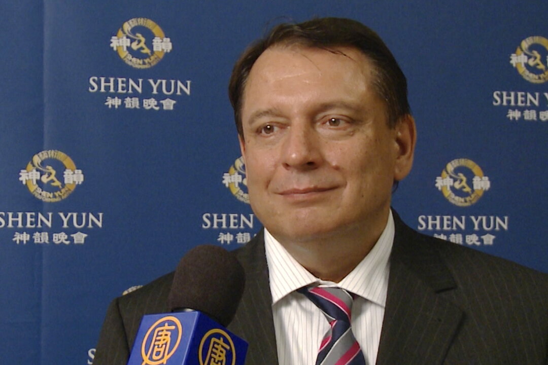 Former prime minister Jirí Paroubek attends Shen Yun Performing Arts at the Prague Congress Center on April 2. (Courtesy of NTD Television)