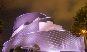 Mainland Chinese Absorb All They Can from Shen Yun