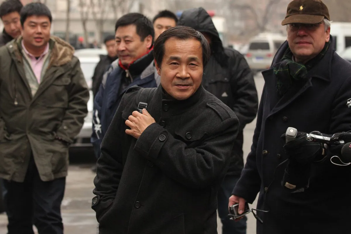 Lawyer Cheng Hai (C) with plainclothes policemen and reporters outside a Beijing courthouse where he was representing Chinese rights activist Ni Yulan on Dec. 29, 2011. (Ed Jones/AFP/Getty Images)