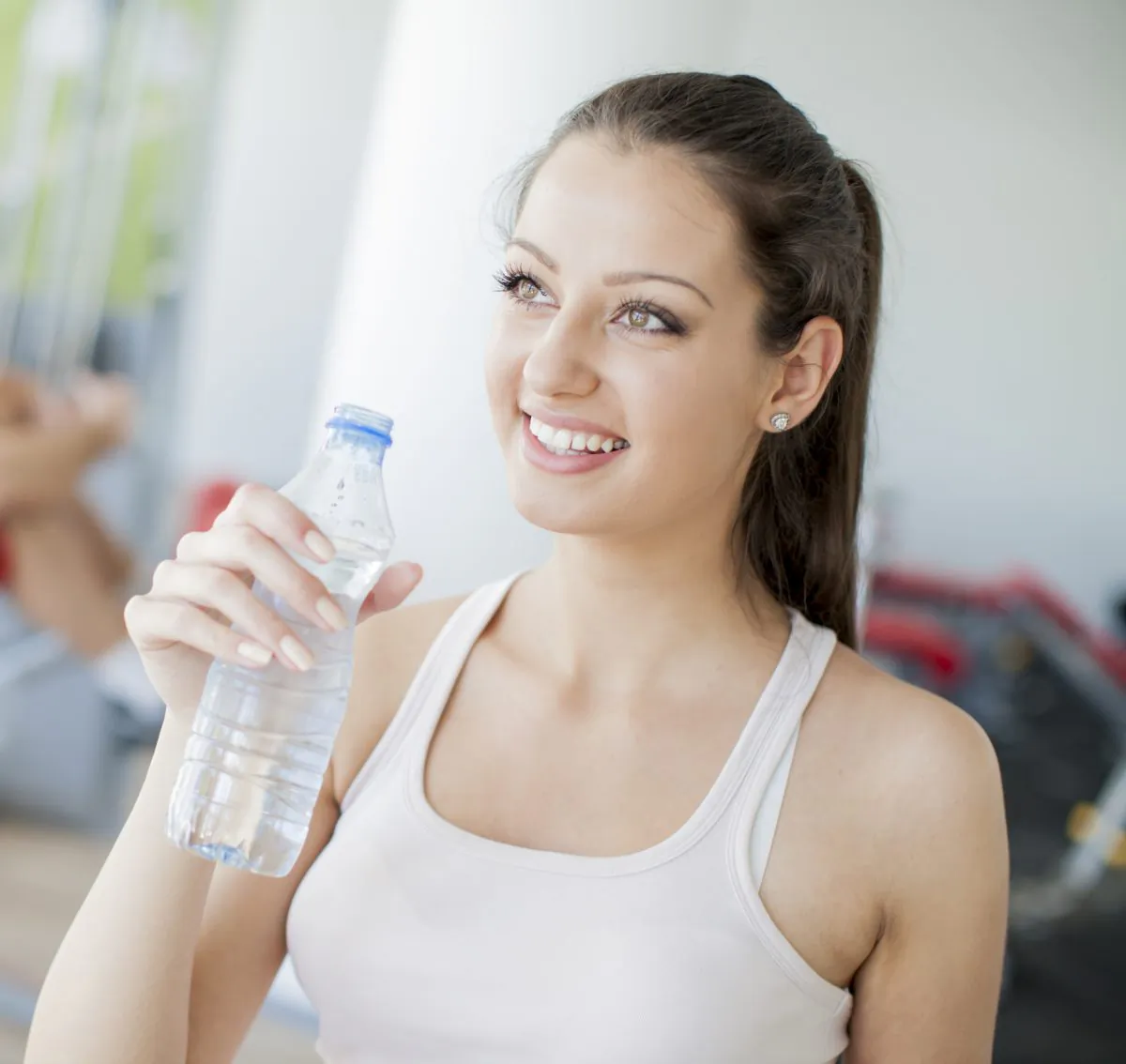 This photo shows a woman drinking water after a work-out. In China, drinking water is getting more and more polluted, causing several cases of poisoning.