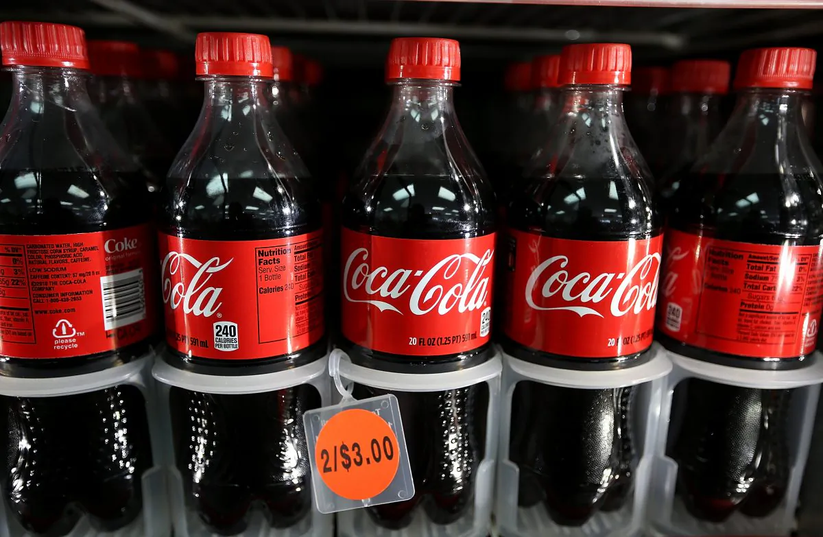 Bottles of Coca Cola sit in a cooler at a 76 gas station on March 25, 2013 in San Francisco, California. The Coca Cola Company reported good earnings April 16. (Photo by Justin Sullivan/Getty Images)
