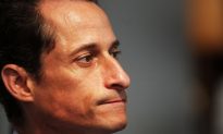 Weiner Hires Campaign Manager After Receiving Some Declines, Politico Says