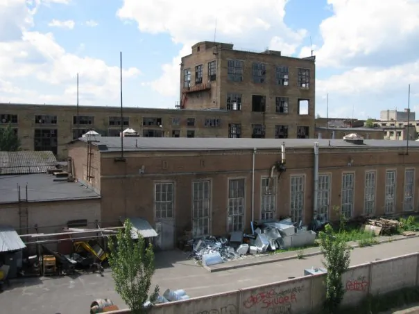 JSC Radical factory in Kyiv, Ukraine, where tons of mercury is exposed to the open air and has also seeped into the ground and debris onsite. (Courtesy of Oleksiy Batchenko/oleksiy-b.livejournal.com)