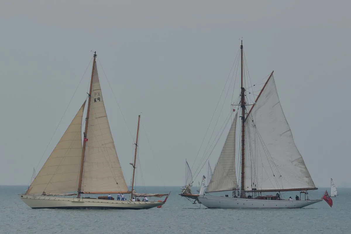 Rona leads Merrymaid past the starting buoy at the Aberdeen Boat Club Classic Yacht Rally May 4, 2013. (Bill Cox/The Epoch Times)