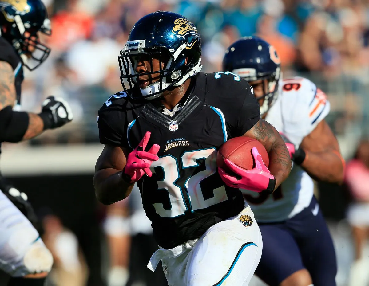 Maurice Jones-Drew #32 of the Jacksonville Jaguars runs for yardge during the game against the Chicago Bears at EverBank Field on October 7, 2012 in Jacksonville, Florida. (Sam Greenwood/Getty Images)
