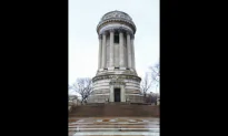 Bloomberg Lays Wreath at Soldiers’ and Sailors’ Monument
