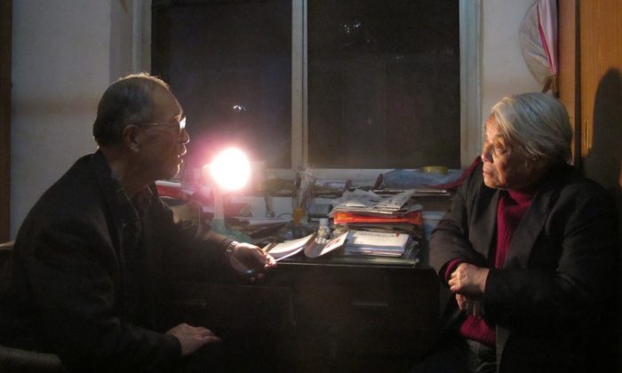 Zeng Boyan, a former newspaper editor, interviews Lin Xianjun, one of Dabao's survivors. Zeng worked for years to uncover the story of Dabao, before filmmaker Xie Yihui created the documentary about it. (Ai Xiaoming)