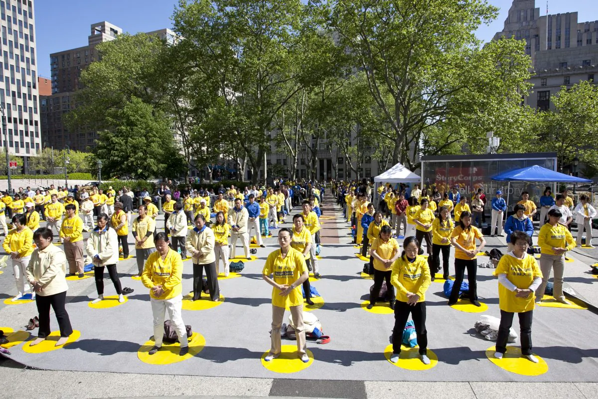 Falun Dafa practitioners in Lower Manhattan’s Foley Square demonstrating the gentle Falun Dafa exercises on May 12. Practitioners gathered in honor of World Falun Dafa Day, which falls on May 13 and marks the day the spiritual practice based on truthfulness, compassion and tolerance was introduced to the public in China. (Samira Bouaou/The Epoch Times)
