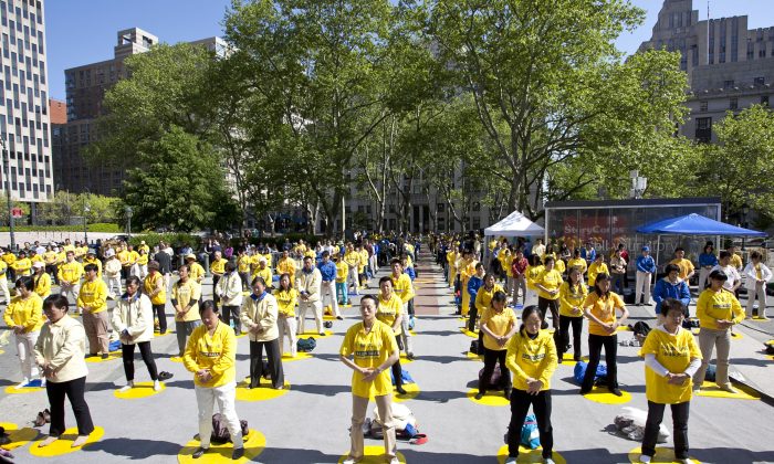 Falun Dafa practitioners in Lower Manhattan’s Foley Square demonstrating the gentle Falun Dafa exercises on May 12. Practitioners gathered in honor of World Falun Dafa Day, which falls on May 13 and marks the day the spiritual practice based on truthfulness, compassion and tolerance was introduced to the public in China. (Samira Bouaou/The Epoch Times)
