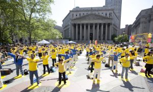 New Yorkers Celebrate Falun Dafa's 21 Years (+Video)