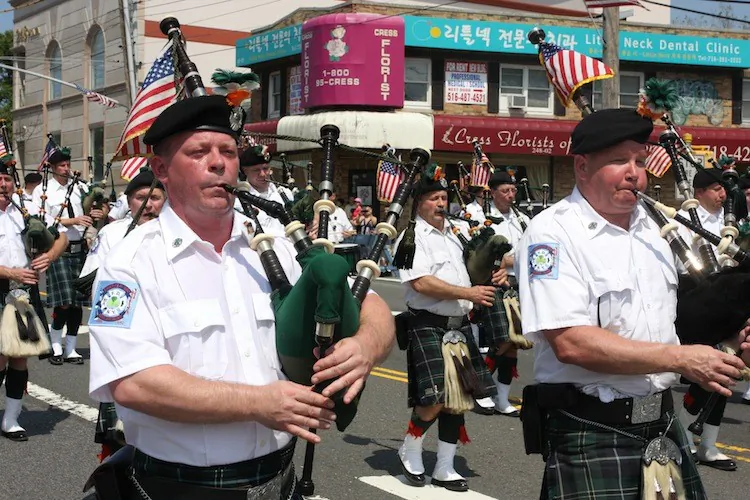 The FDNY Bagpipe band marches during the Little Neck Douglastown Memorial Day Parade in Little Neck, Queens, in 2011. (Zack Stieber/The Epoch Times)