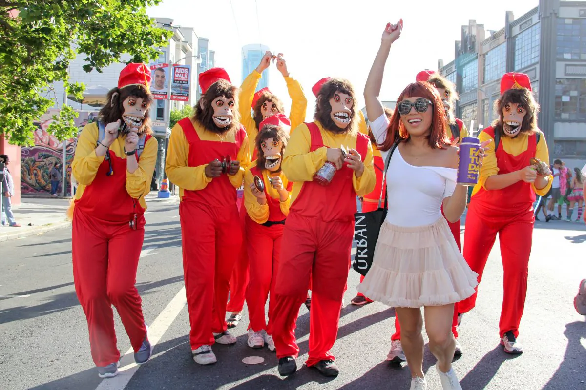 Costumed runners at the 102nd Bay to Breakers footrace in San Francisco, Calif., on May 19, 2013.
(Christian Watjen/The Epoch Times)