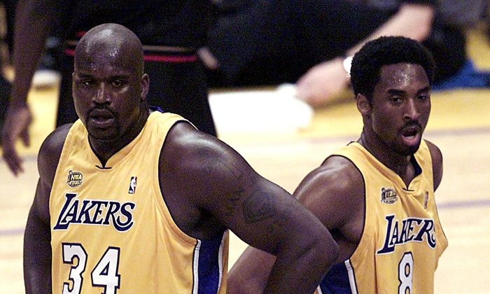  Los Angeles Lakers' stars Shaquille O'Neal (R) and Kobe Bryant stand next to each other during the first quarter of NBA Finals, Game 1 against the Philadelphia 76ers. (Vince Bucci/AFP/Getty Images)