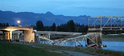 The scene were the Interstate 5 bridge collapsed into the Skagit River is seen at dusk Thursday, May 23, 2013, in Mount Vernon, Wash. (AP Photo/Francisco Rodriguez)