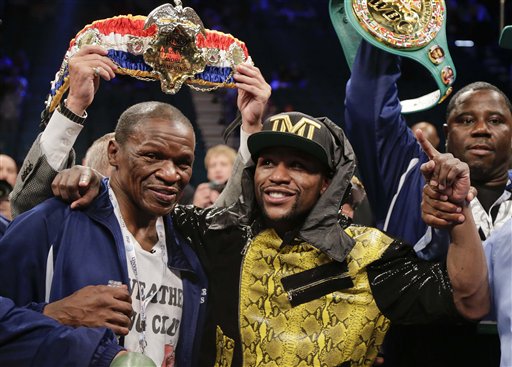 Floyd Mayweather Jr., right, poses for photos with his father, Floyd Mayeather Sr. (AP Photo/Rick Bowmer)