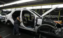 Economists See Modest Q4 Growth, Fewer Firms Giving Raises