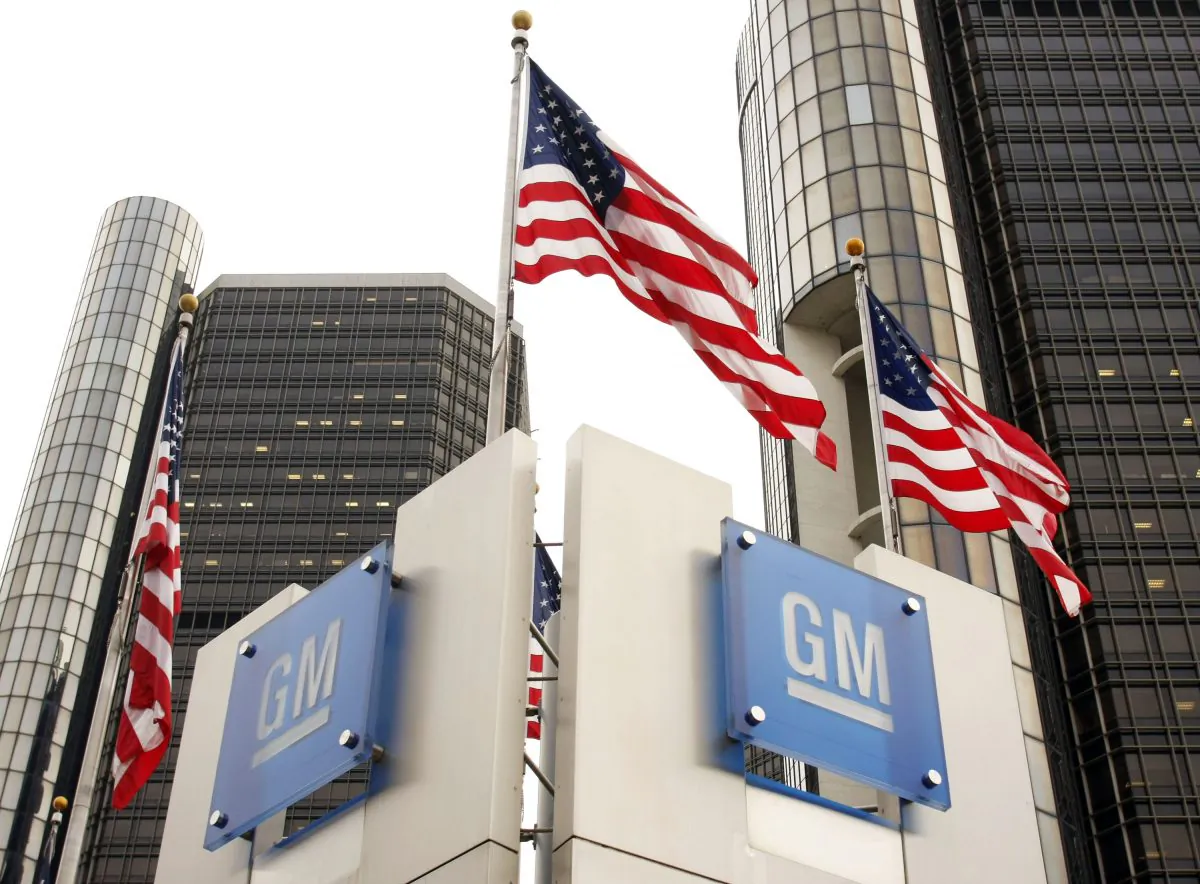 U.S. flags wave in front of the General Motors (GM) world headquarters complex in Detroit, Mich., in this file photo. (Bill Pugliano/Getty Images)