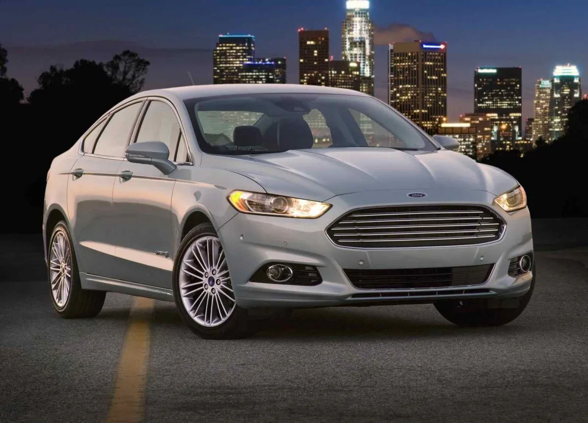 2013 Ford Fusion Hybrid (Courtesy of NetCarShow.com)