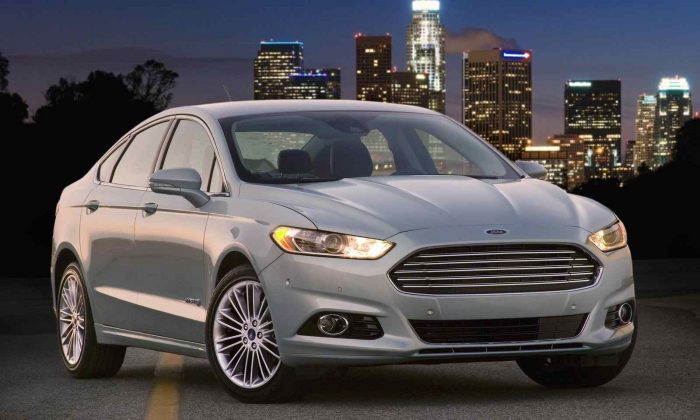 2013 Ford Fusion Hybrid (Courtesy of NetCarShow.com)