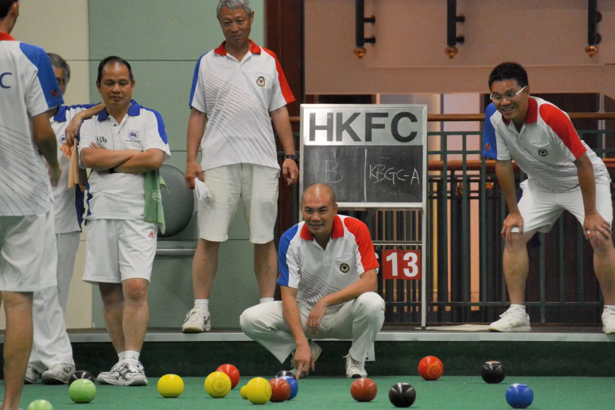 Chinese International Ye Sui Ying (squatting) and his Kowloon Bowling Green Club team-mates during their match with Hong Kong Football Club. Despite the loss of Ye’s team, KBGC still managed a 5-3 victory. (Stephanie Worth)