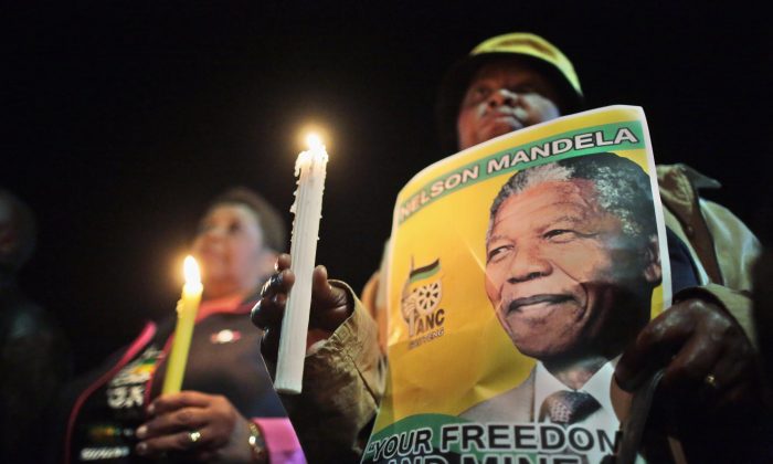 Whole World Is Crying Out For Nelson Mandela | The Epoch Times